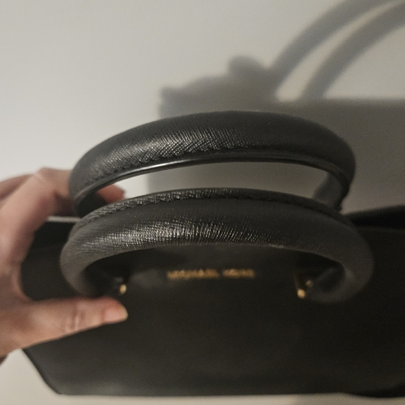 Michael Kors Black Selma Medium Saffiano Leather Purse 🖤 - Picture 6 of 10